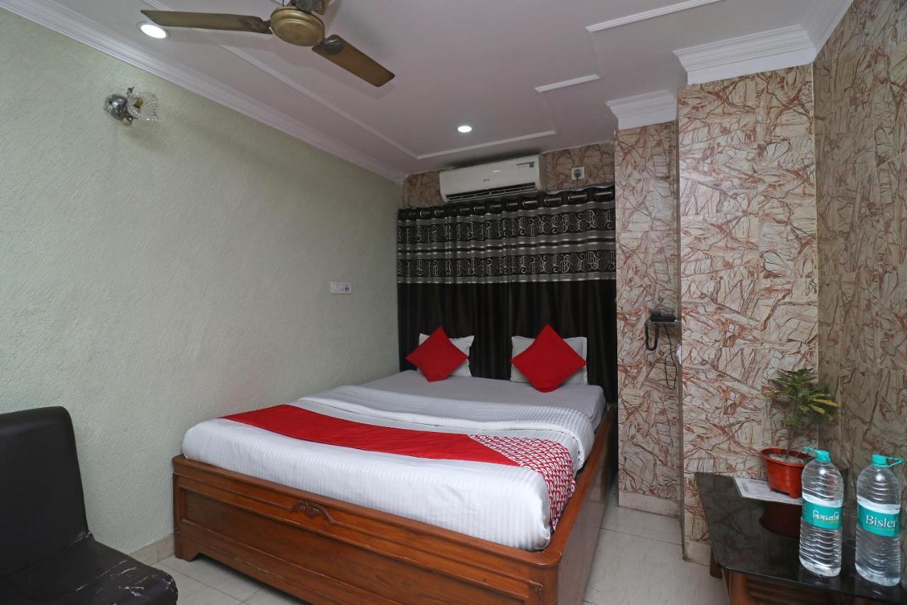 Oyo Flagship 16209 Hotel Ambar Palace Bara Bazar Екстер'єр фото