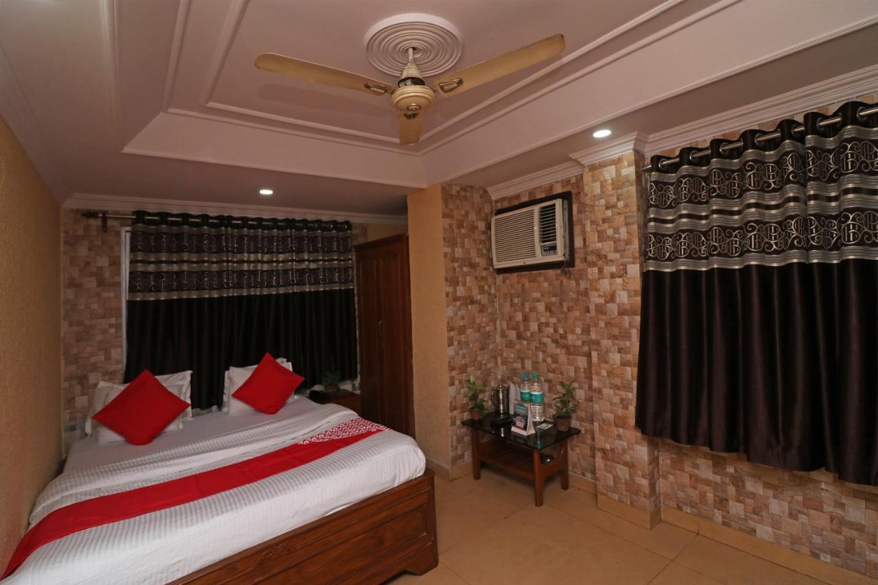 Oyo Flagship 16209 Hotel Ambar Palace Bara Bazar Екстер'єр фото