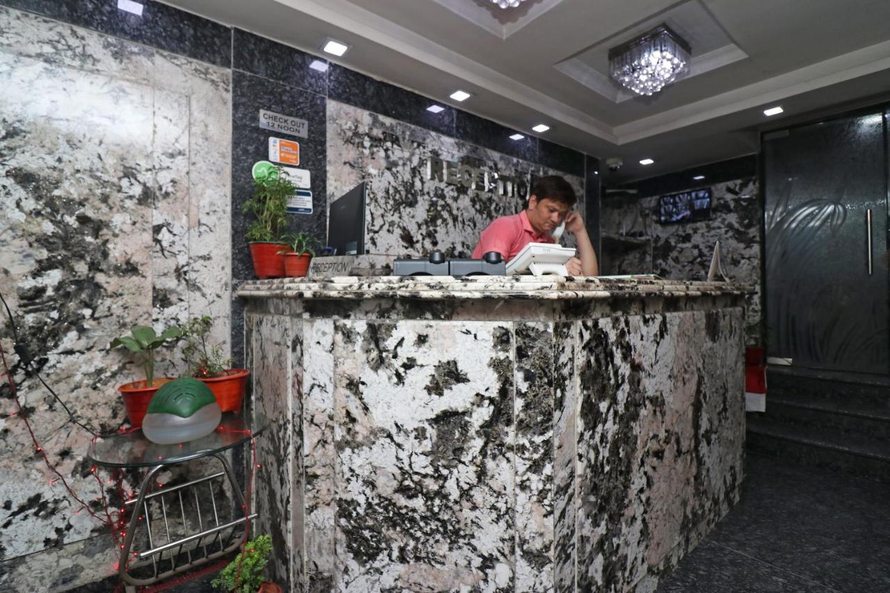 Oyo Flagship 16209 Hotel Ambar Palace Bara Bazar Екстер'єр фото