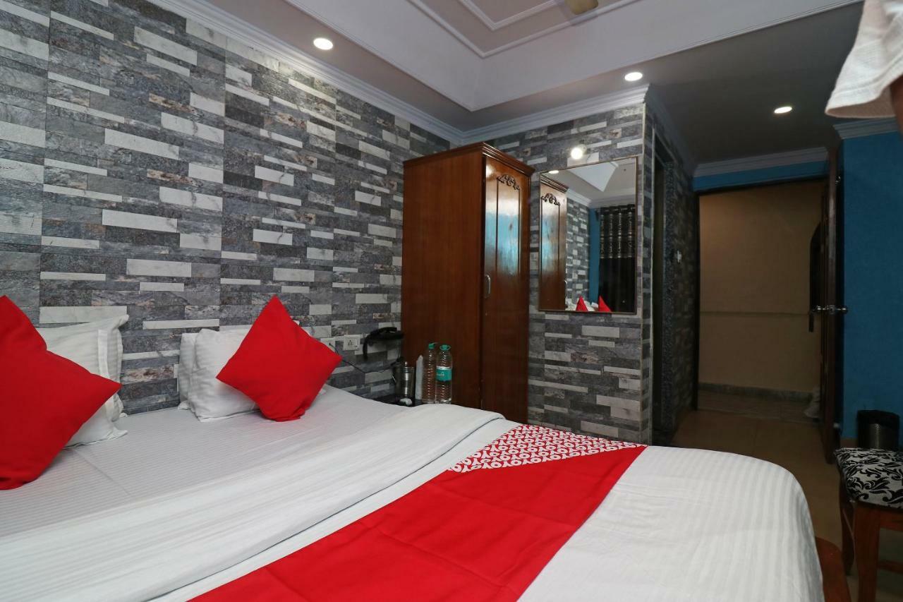 Oyo Flagship 16209 Hotel Ambar Palace Bara Bazar Екстер'єр фото