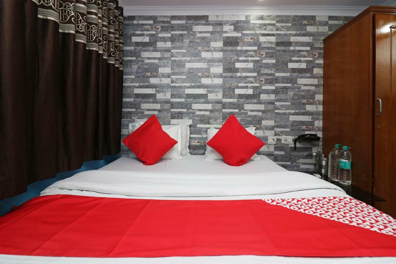 Oyo Flagship 16209 Hotel Ambar Palace Bara Bazar Екстер'єр фото