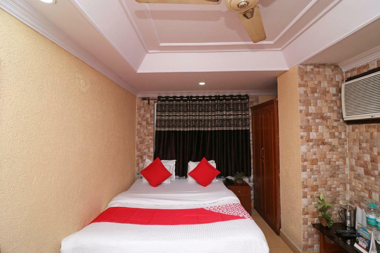 Oyo Flagship 16209 Hotel Ambar Palace Bara Bazar Екстер'єр фото