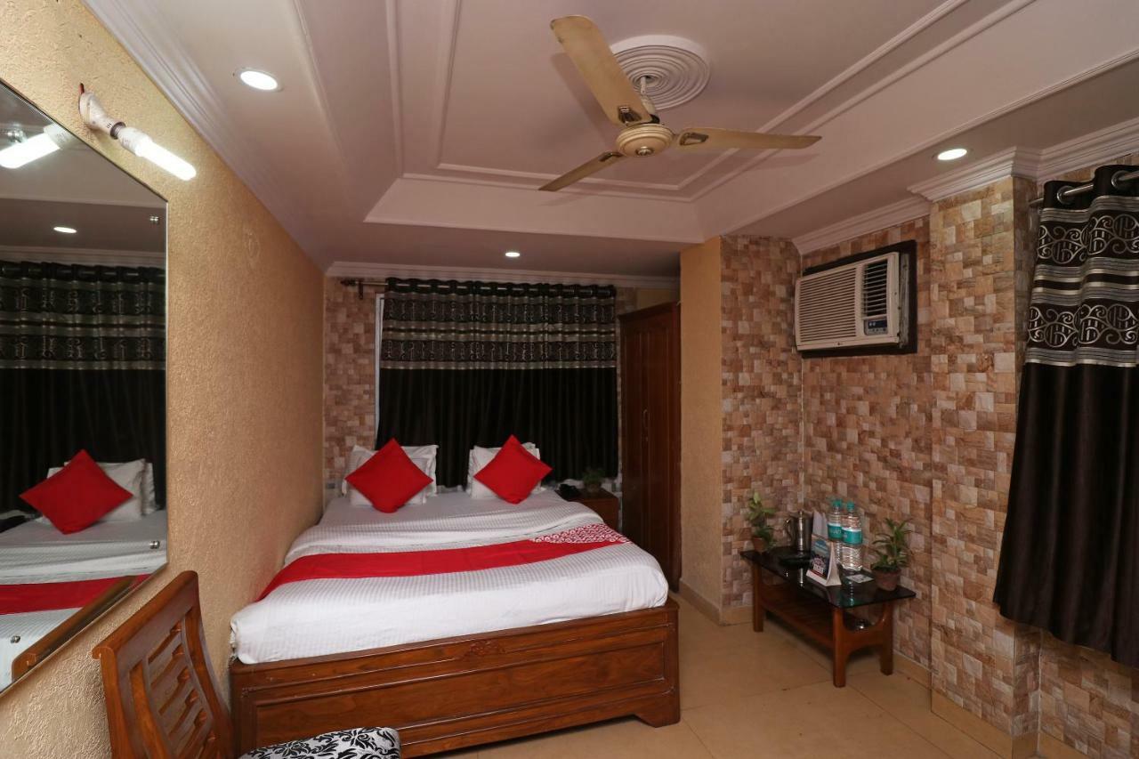 Oyo Flagship 16209 Hotel Ambar Palace Bara Bazar Екстер'єр фото