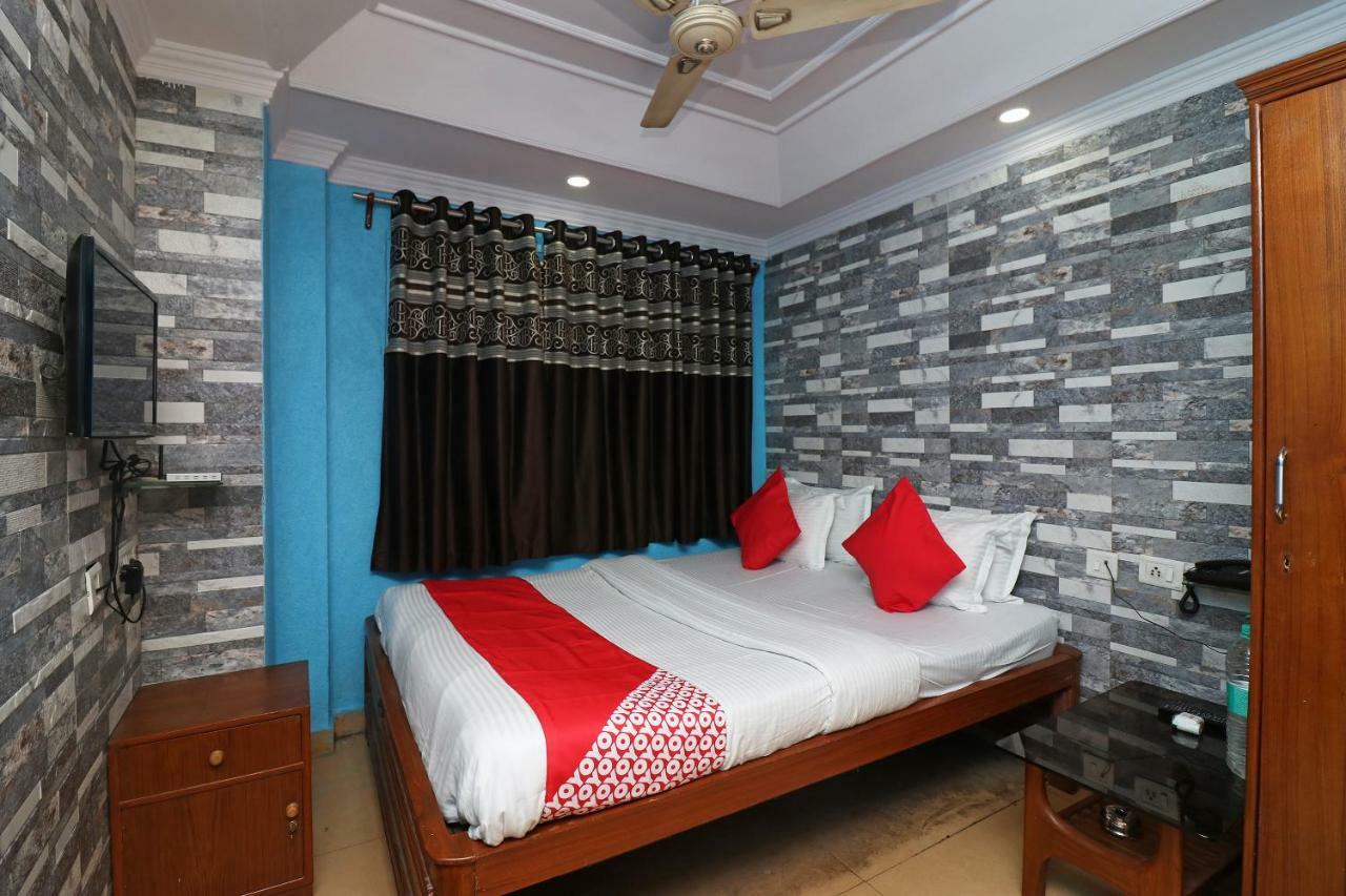 Oyo Flagship 16209 Hotel Ambar Palace Bara Bazar Екстер'єр фото