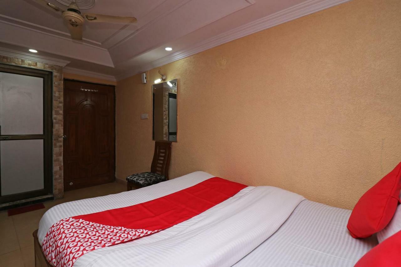 Oyo Flagship 16209 Hotel Ambar Palace Bara Bazar Екстер'єр фото