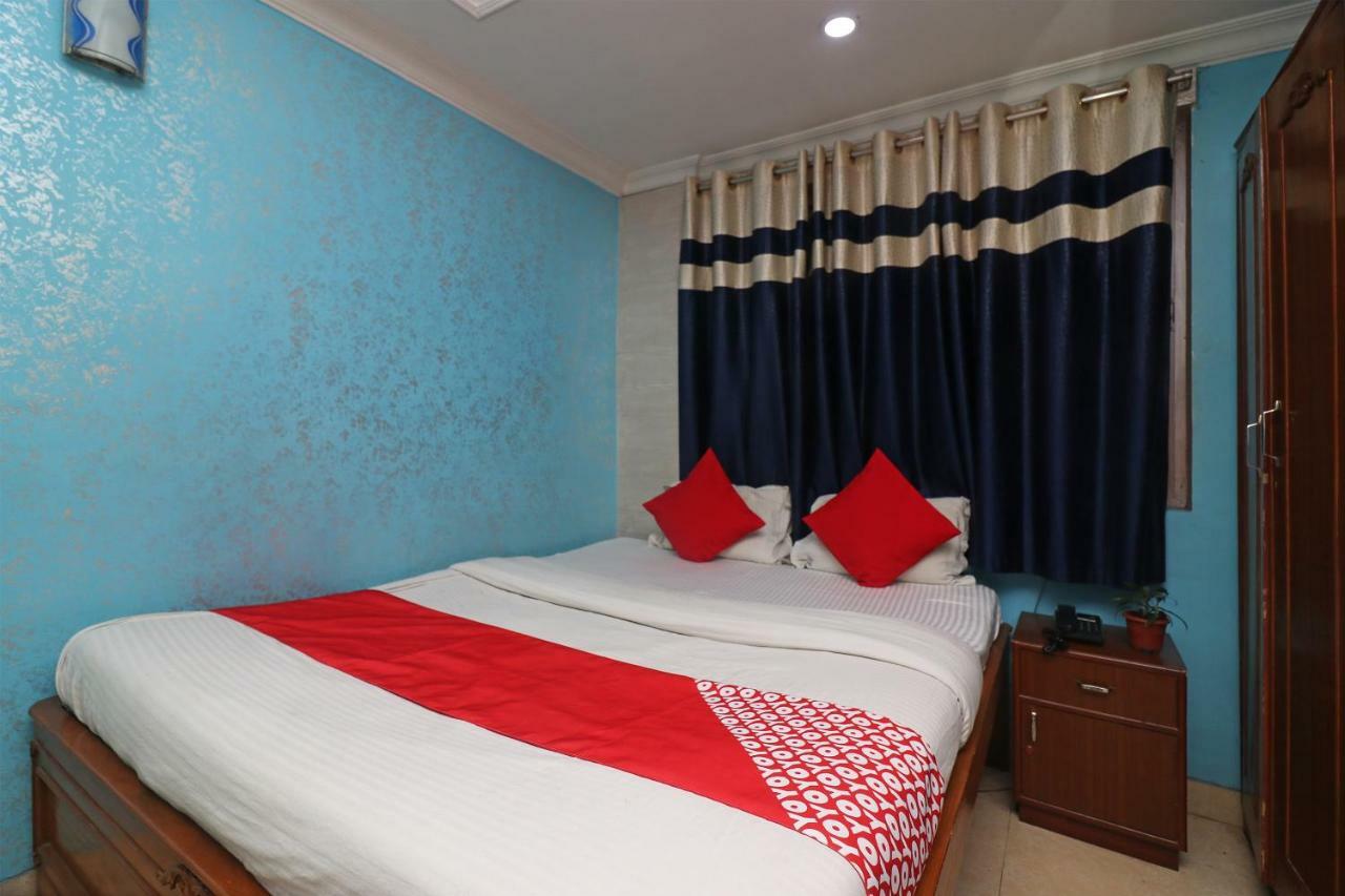 Oyo Flagship 16209 Hotel Ambar Palace Bara Bazar Екстер'єр фото