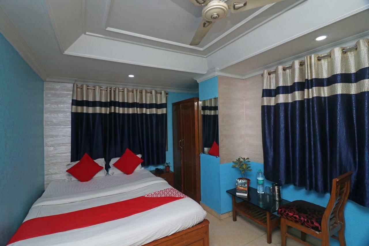 Oyo Flagship 16209 Hotel Ambar Palace Bara Bazar Екстер'єр фото