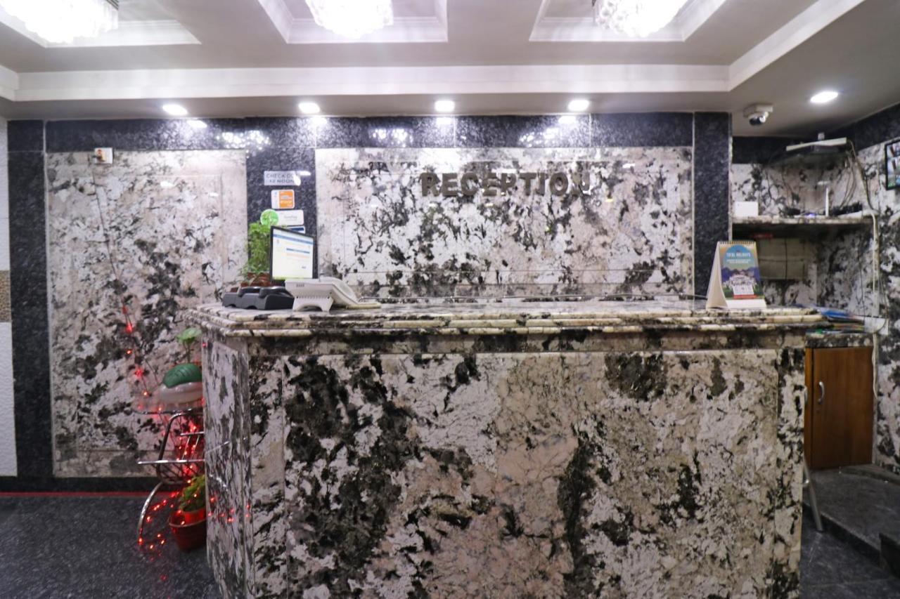 Oyo Flagship 16209 Hotel Ambar Palace Bara Bazar Екстер'єр фото
